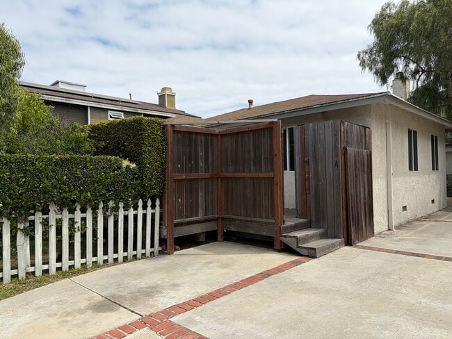 Building Photo - 2304 Voorhees Ave Unit A