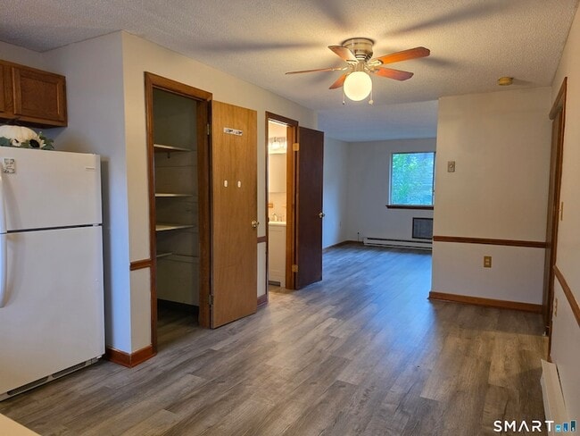 Photo - 1568 Meriden Rd