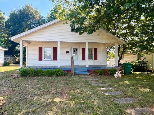 Building Photo - Updated 2 bedroom with beautiful Hardwood Floors!