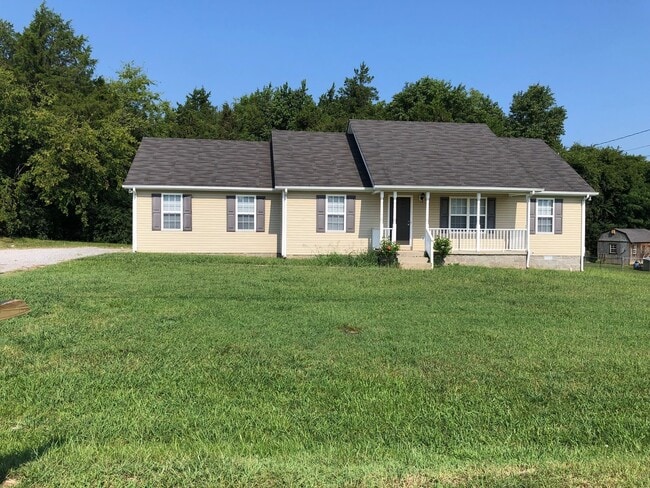 Building Photo - 3 bedroom 2 bath home in Stewarts Creek area.