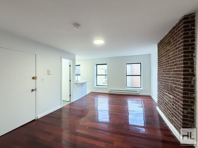 Building Photo - FULTON STREET / Available Now – No Fee! Sp... Unit 2 Rental