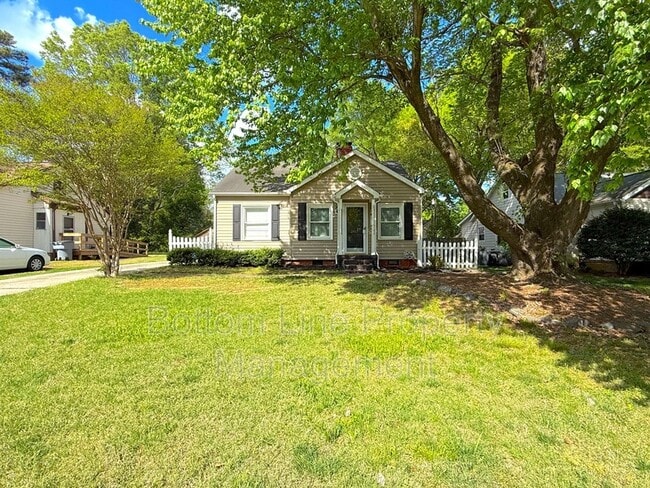 Building Photo - 2417 Bay St