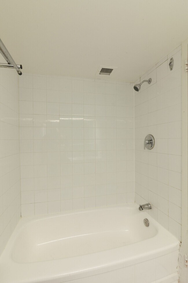 Photo - 1975 Maisonneuve Blvd W Unit 206