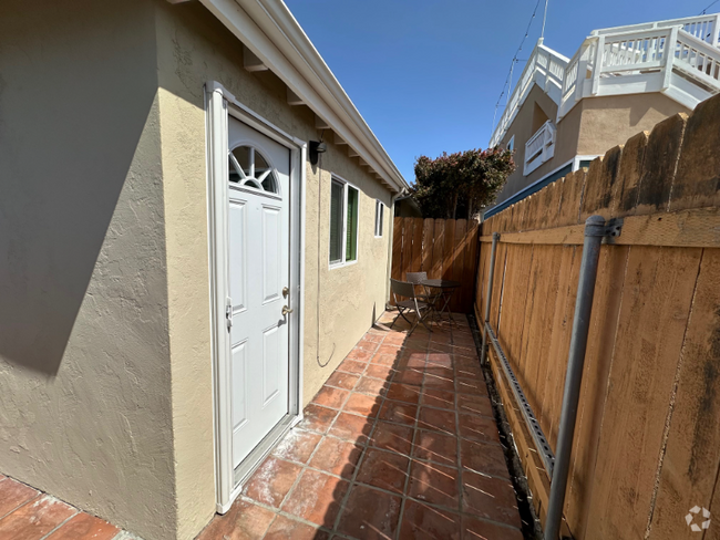 Building Photo - 941 2nd St Rental