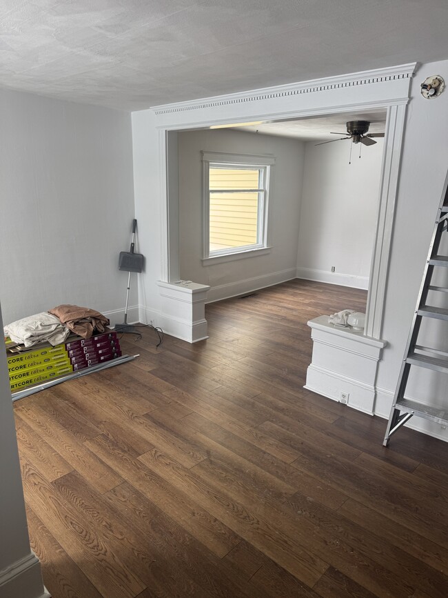 Photo - 222 W 3rd St Unidad 3