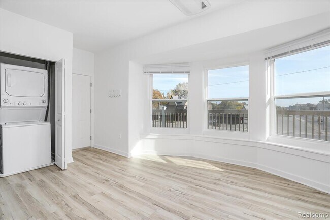 Photo - 799 E Grand Blvd Unidad 7