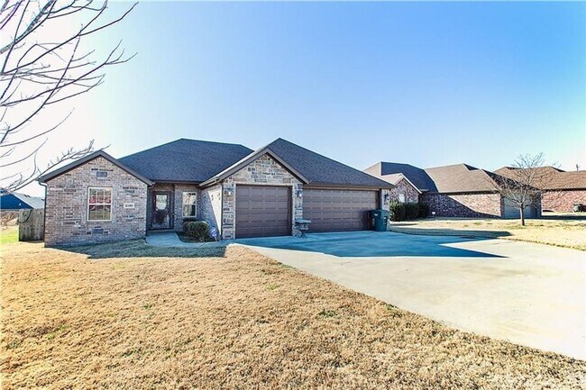 Photo - 3 bedroom in sought after West side of Fayetteville