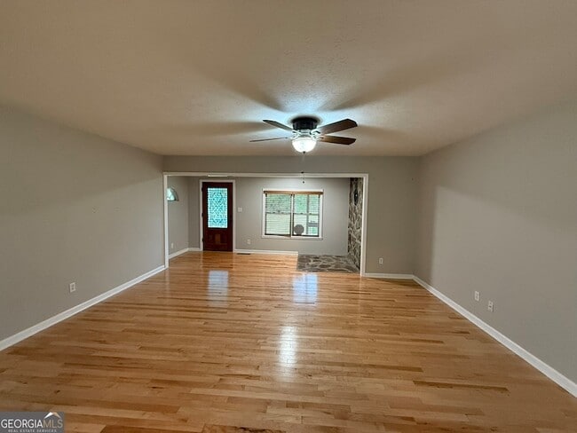 Photo - 1565 Corinth Rd