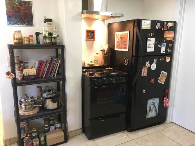 Gas cooker/ large fridge freezer - 2522 E Lee St Unit C