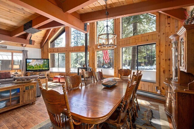 Dining in Great Room - 15948 Northwoods Blvd