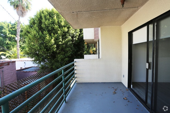 2BR, 2BA-Patio