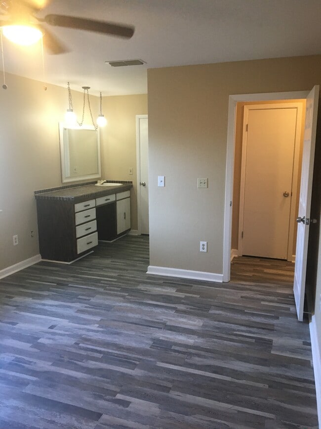 Master Bedroom / Bathroom / Vanity