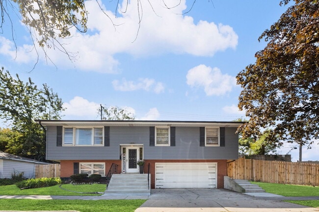 Building Photo - 2635 W 94th Pl