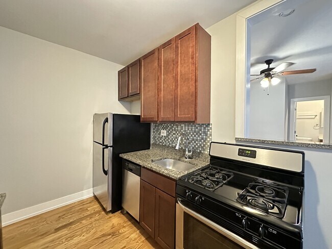 Photo - 1034 W George St Unit 83