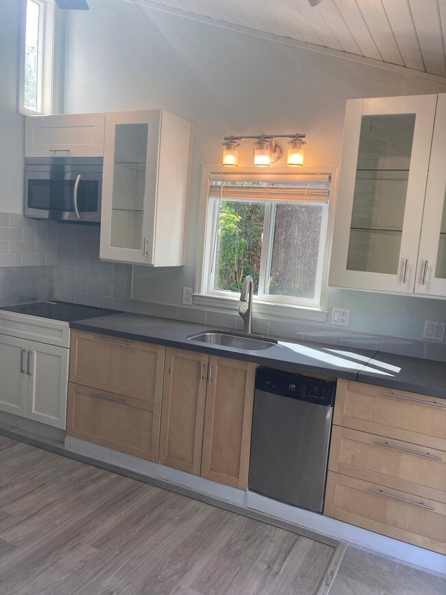 Photo - 140 Mendocino Pl