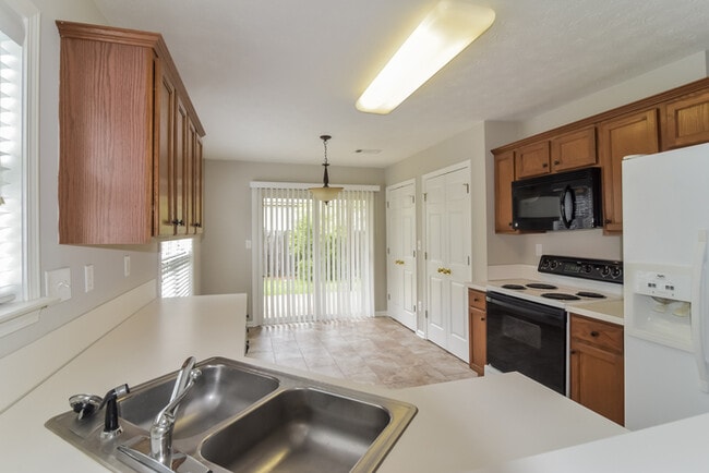 Photo - 4669 Young Pointe Manor