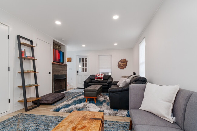 Building Photo - 10904 NY-73 Scenic Rental