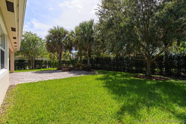 Photo - 102 Crab Cay Way
