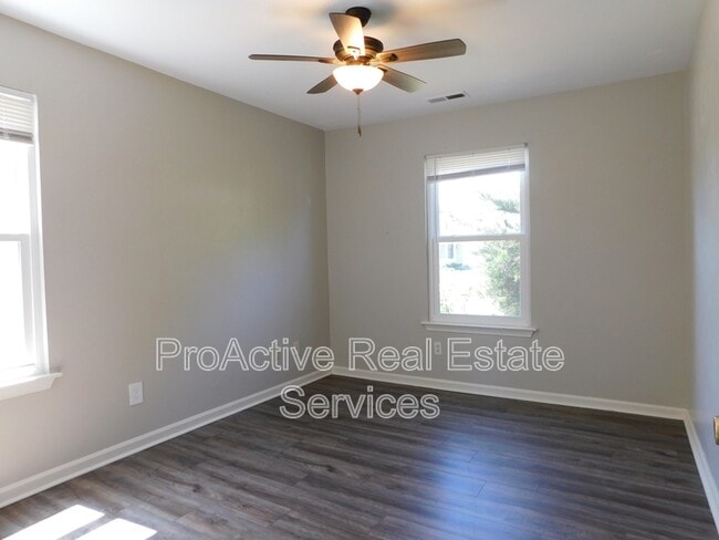 Photo - 1433 Drumheller Dr