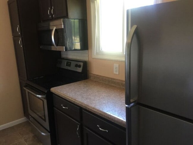 Photo - $1475 Charming, remodeled 3-Bed/1-Bath 952...