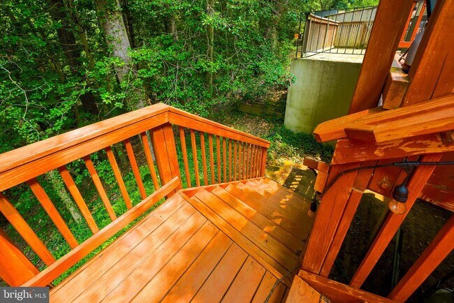 Photo - 1025 Commanders Way N