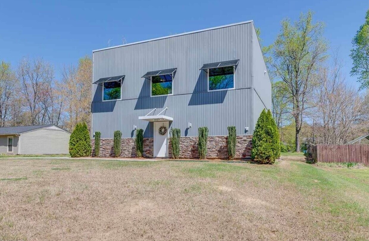 Bottom floor /level - 30 Oak Glen Dr (Greenville, SC)