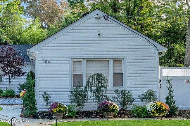 Photo - 185 Elmwood Rd