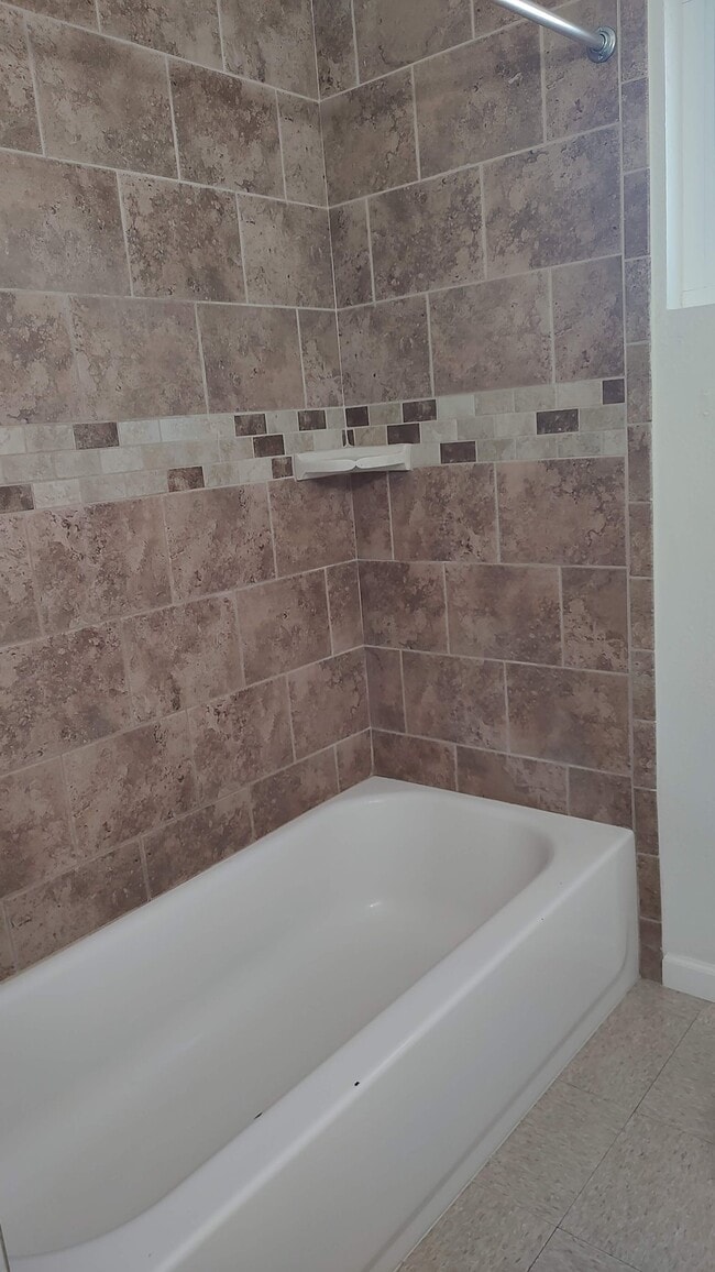 Photo - 592 N Eucalyptus Ave