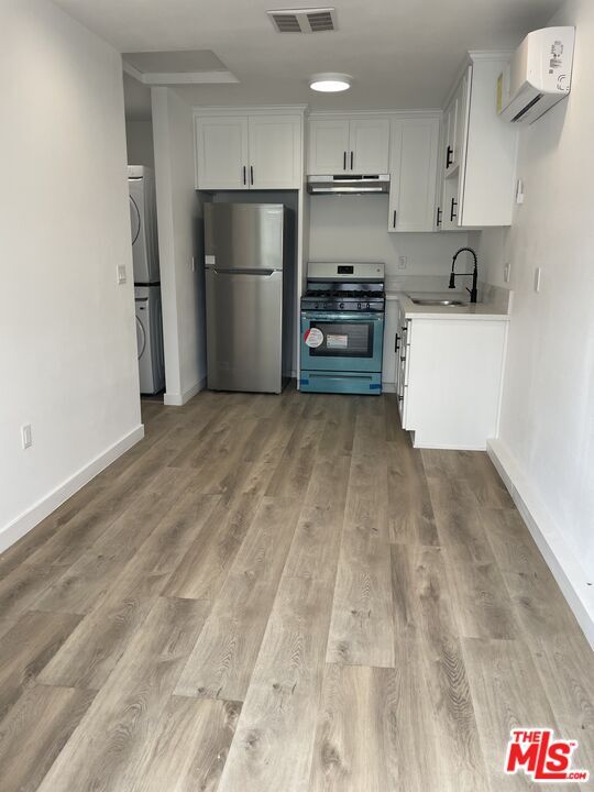 Photo - 6627 Kraft Ave