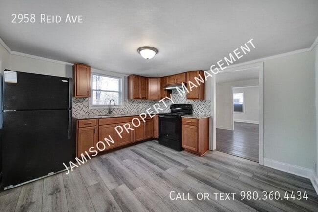 Photo - 2958 Reid Ave