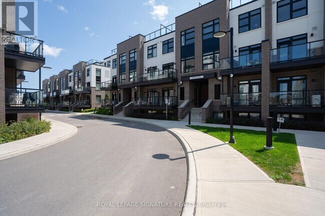 Photo - 1585 Rose Way