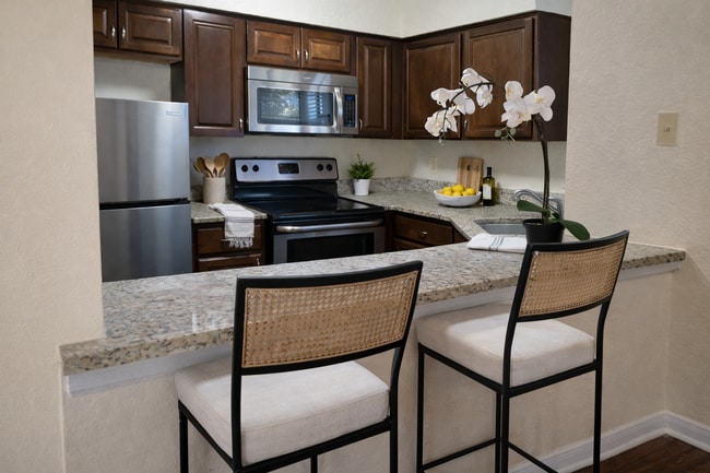 Building Photo - Beautiful Remodeled Winter Park 2/2 Condo for Rent in Front of Full Sail. Unit 132