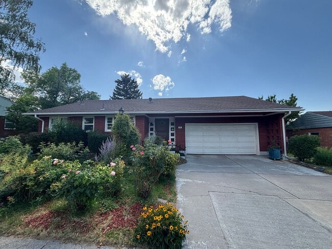 Building Photo - 4 Bedroom 2 Bathroom Rental