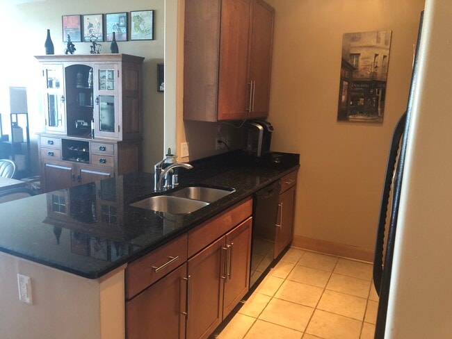 Photo - 1550 E Royall Pl Unidad 708