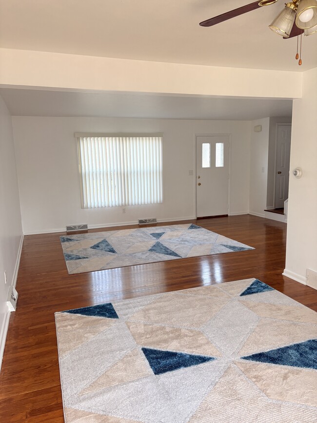 Photo - 1436 North Rd SE