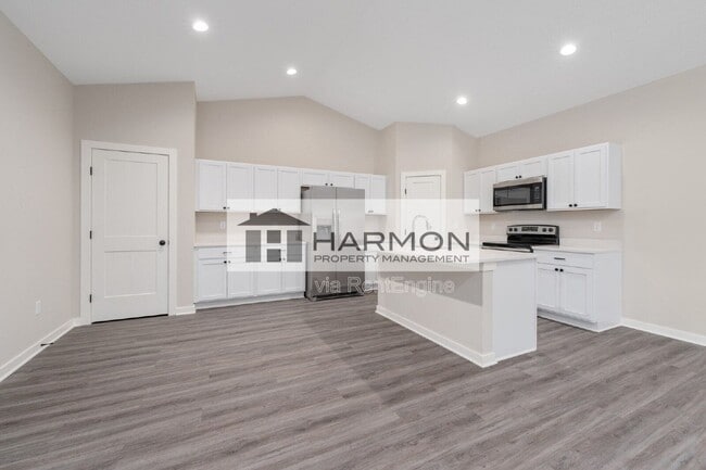 Photo - 3304 W 9th St N