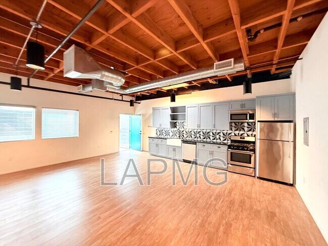 2311 Pasadena Ave