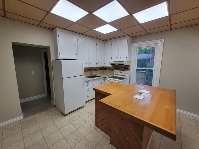 Photo - 321 Russell St S Unit A