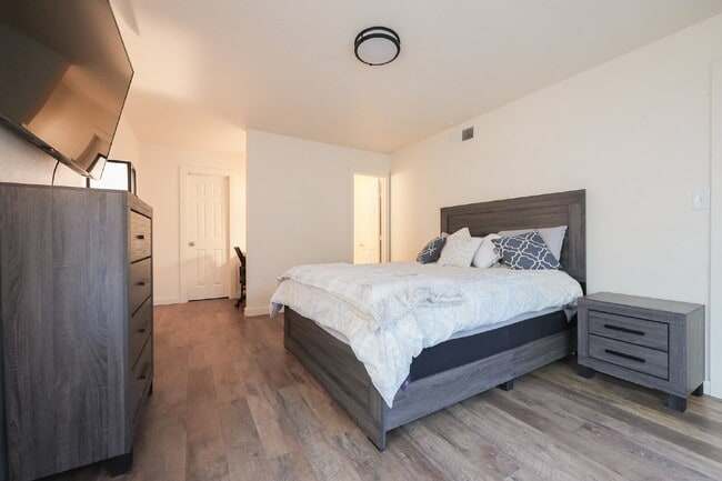 Building Photo - Furnished Master Bedroom 3 with Patio Acce... Rental