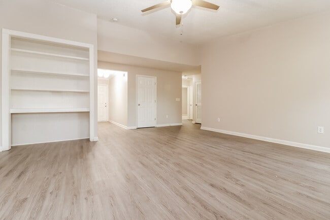 Photo - 98 Peppertree Ln