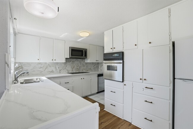 Photo - 7819 Bayside Dr