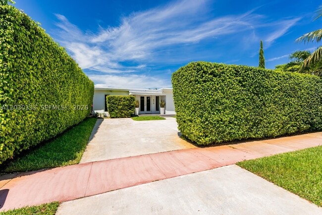 Photo - 575 W 50th St