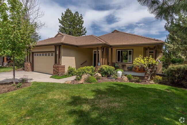 Building Photo - River's Edge Golf Course, Upscale Unit on ... Rental