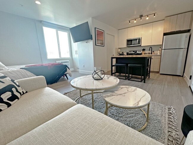 DLUX Lofts - Modern Downtown Studios