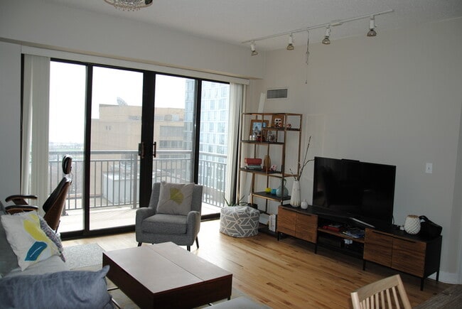 Photo - 41 E 8th St