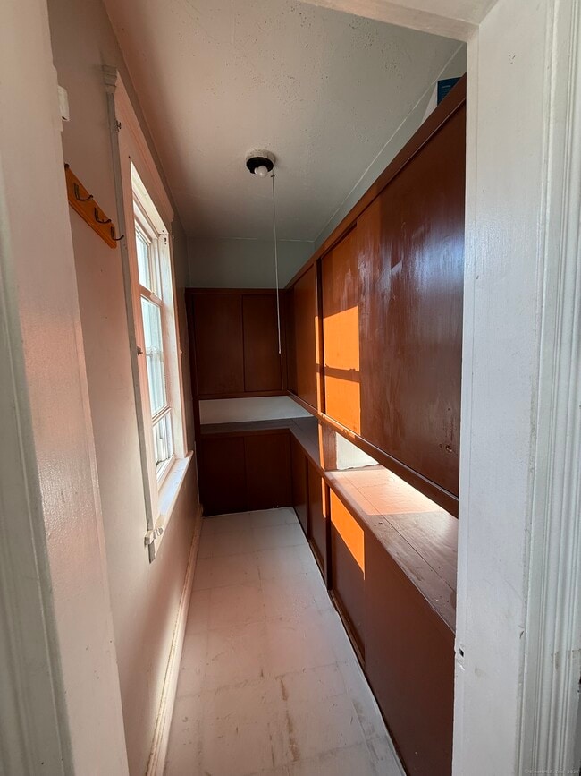 Photo - 352 French St