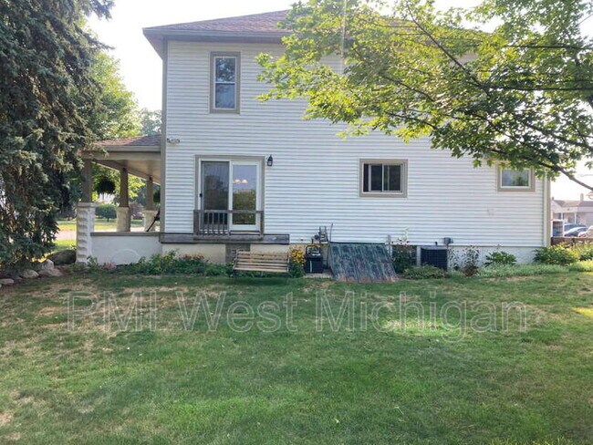 Photo - 2574 Sherwood St SW