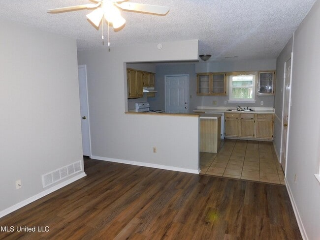 Photo - 6455 Heather Rd