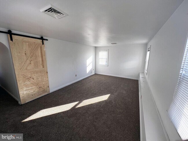 Photo - 302 E Howard St