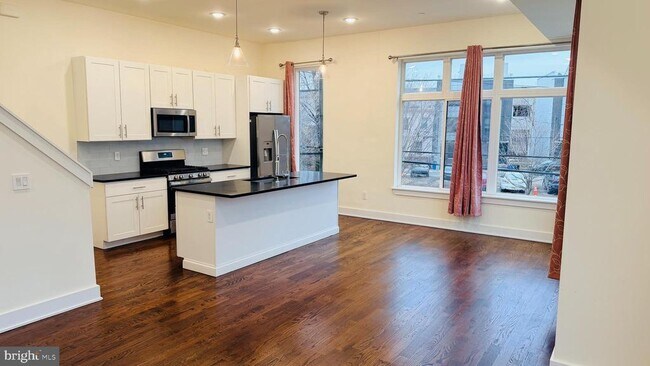 Photo - 1754 N Randolph St Unit 2